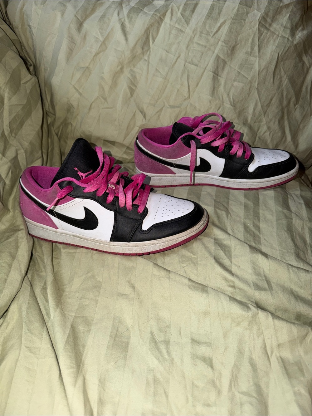 Nike Low-Top Sneakers in Black, White & Pink Accent